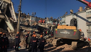 İBB, Elazığ'da arama kurtarma çalışmalarını aralıksız sürdürüyor